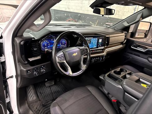 Used 2024 Chevrolet Silverado 2500 LT AWD/4WD image 16