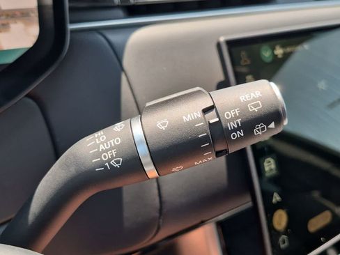 Certified 2025 Land Rover Range Rover SE AWD/4WD image 26