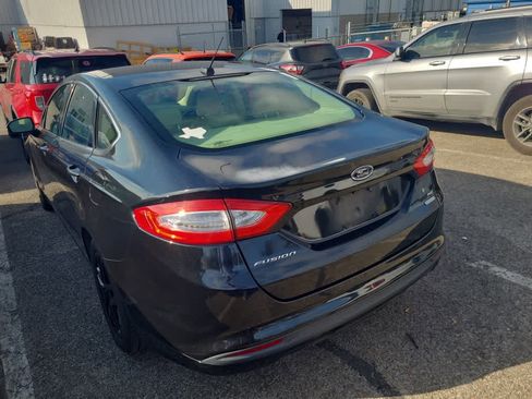 Used 2014 Ford Fusion SE w/ Equipment Group 202A image 3