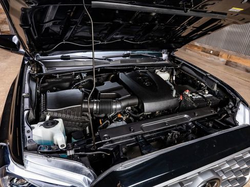 Used 2023 Toyota Tacoma TRD Off-Road image 38