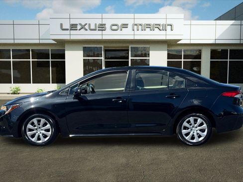 Used 2021 Toyota Corolla LE FWD image 2