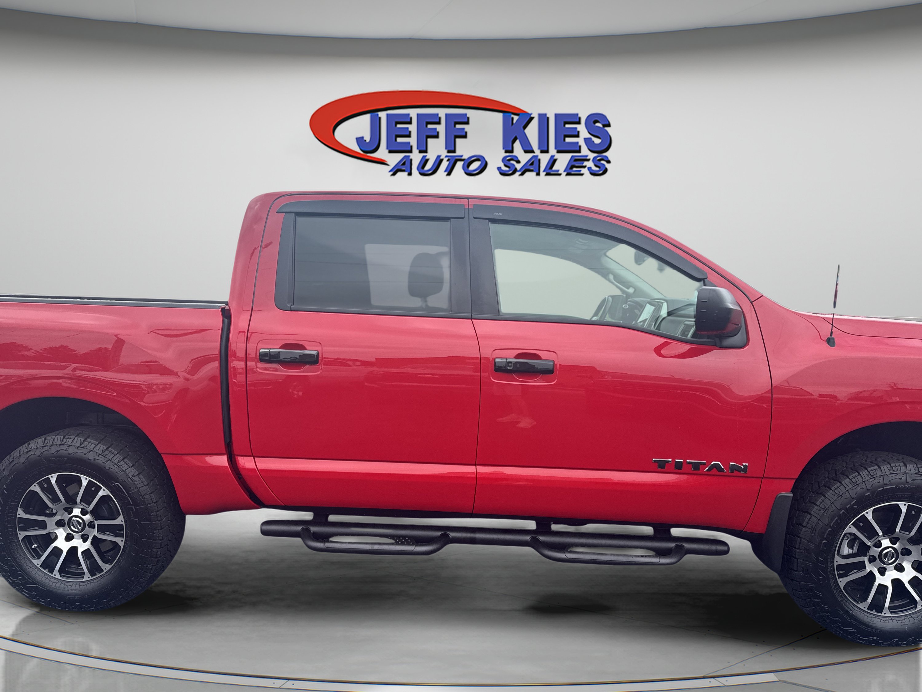 Used 2021 Nissan Titan SV w/ SV Convenience Package AWD/4WD image 4