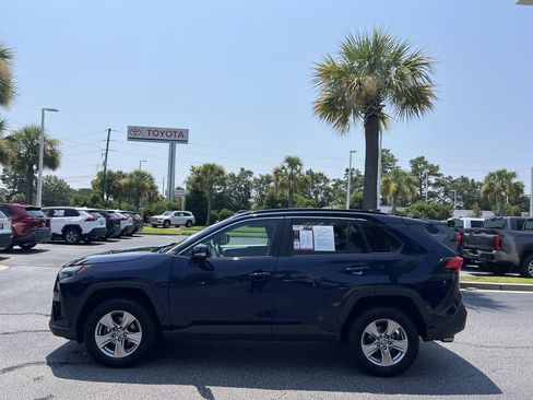 Used 2022 Toyota RAV4 XLE w/ Convenience Package FWD image 7