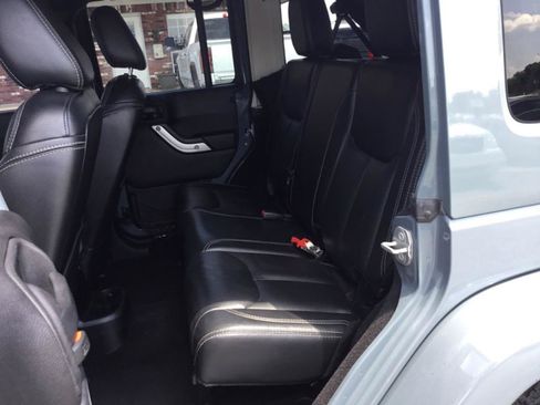 Used 2014 Jeep Wrangler Unlimited Sahara w/ Connectivity Group AWD/4WD image 32