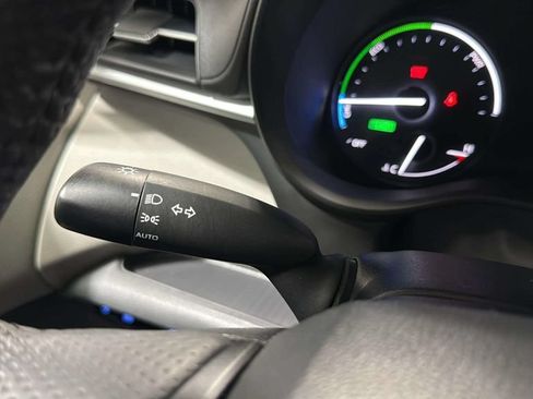 Used 2024 Toyota Sienna LE FWD image 33