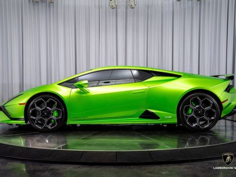 Used 2023 Lamborghini Huracan Tecnica image 9