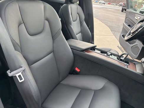 Certified 2023 Volvo XC60 B5 Plus w/ Climate Package image 37