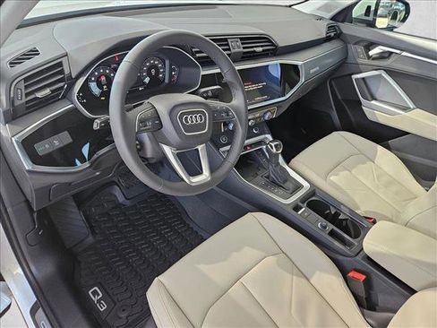 Used 2025 Audi Q3 2.0T Premium w/ Convenience Package image 3