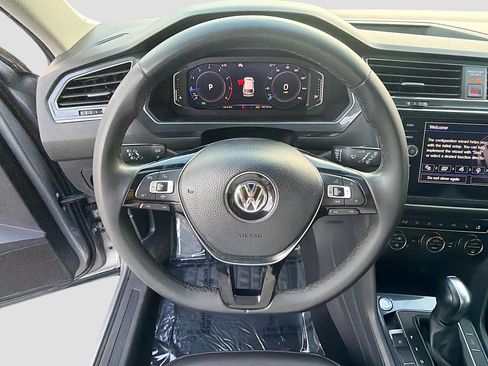 Used 2020 Volkswagen Tiguan SEL FWD image 40