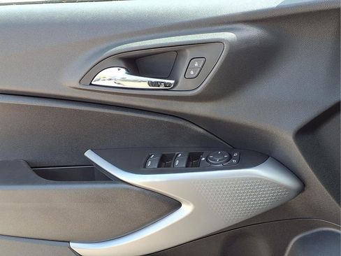 New 2026 Chevrolet Trax RS w/ Sunroof Package FWD image 16