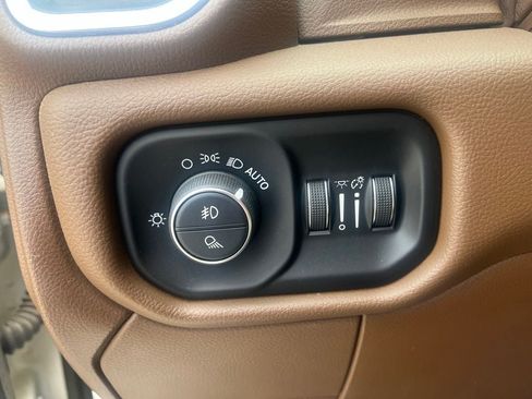 Used 2022 RAM 2500 Laramie w/ Body Color Bumper Group AWD/4WD image 24
