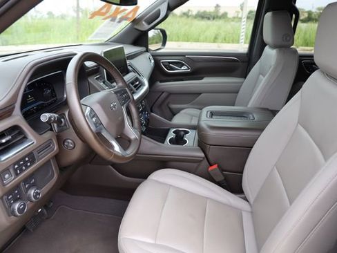 Used 2023 Chevrolet Tahoe Z71 w/ Luxury Package AWD/4WD image 13
