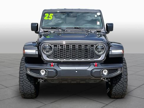 Used 2025 Jeep Gladiator Rubicon w/ Convenience Group AWD/4WD image 4