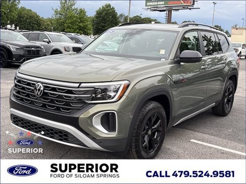 Used 2025 Volkswagen Atlas Peak Edition SE AWD/4WD image 13