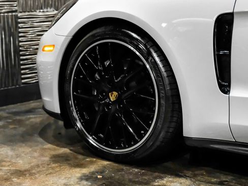 Used 2018 Porsche Panamera 4 AWD/4WD image 63