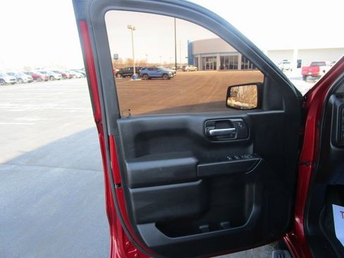 Used 2020 Chevrolet Silverado 1500 Custom w/ Custom Value Package image 17