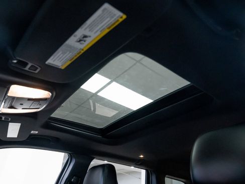 Used 2022 Jeep Grand Cherokee Laredo X image 16