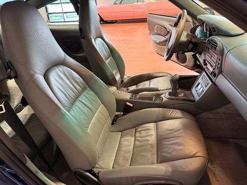 Used 2001 Porsche 911 Carrera 4 image 21