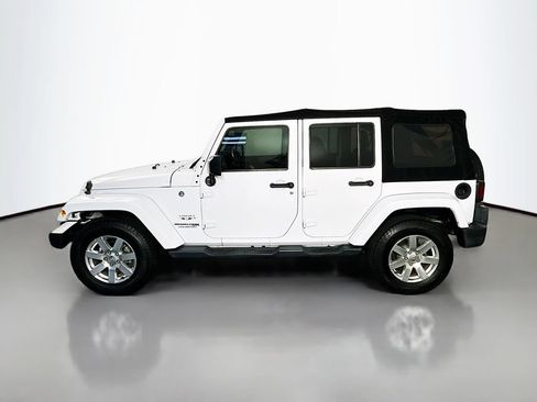Used 2018 Jeep Wrangler Unlimited Sahara w/ Connectivity Group AWD/4WD image 4