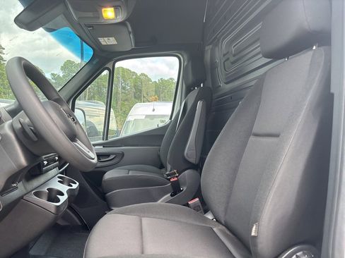 Used 2024 Mercedes-Benz Sprinter 2500 image 48