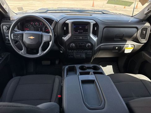 Used 2025 Chevrolet Silverado 2500 Custom w/ Custom Value Package image 5
