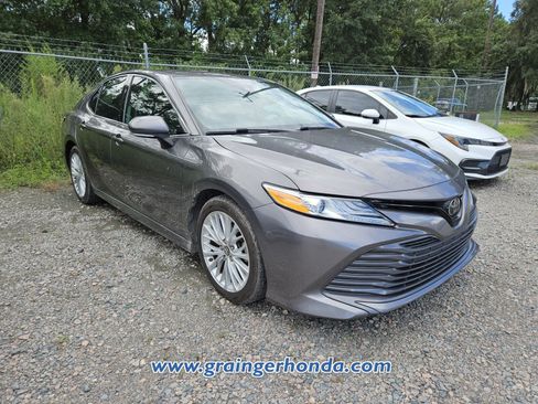 Used 2019 Toyota Camry XLE FWD image 5