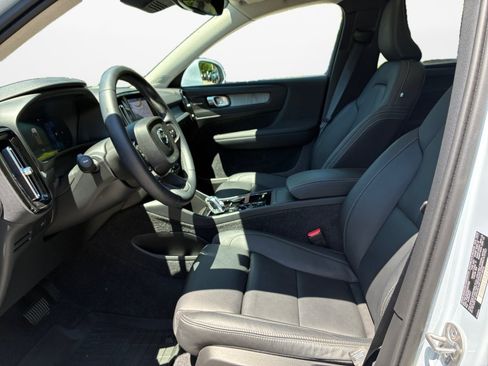 Used 2025 Volvo XC40 B5 Ultra w/ Climate Package AWD/4WD image 9