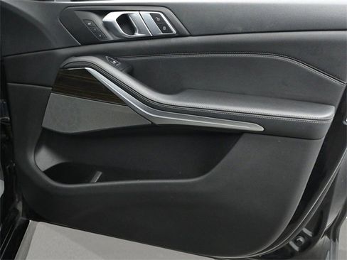 Used 2019 BMW X5 xDrive40i w/ M Sport Package image 19