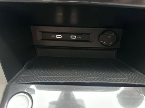 Used 2022 Volkswagen Tiguan SE image 21