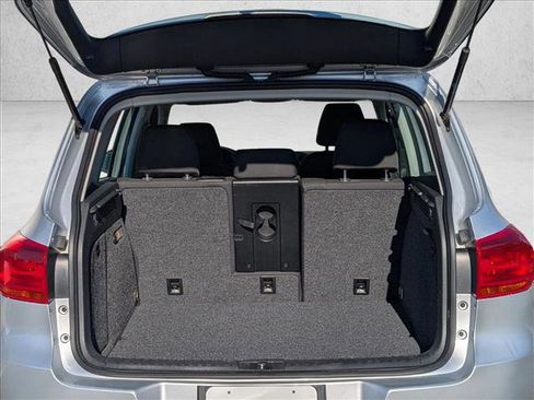 Used 2018 Volkswagen Tiguan Limited w/ Premium Package image 6