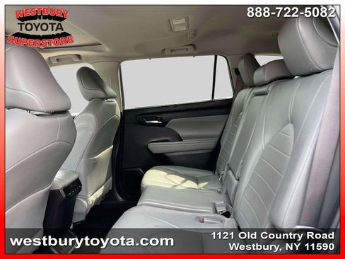 Used 2022 Toyota Highlander XLE image 14