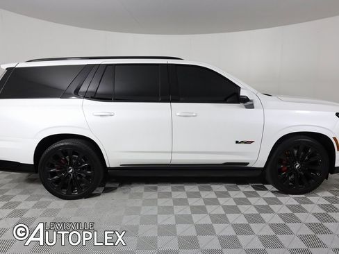 Used 2025 Cadillac Escalade V w/ LPO, ONYX Package image 5