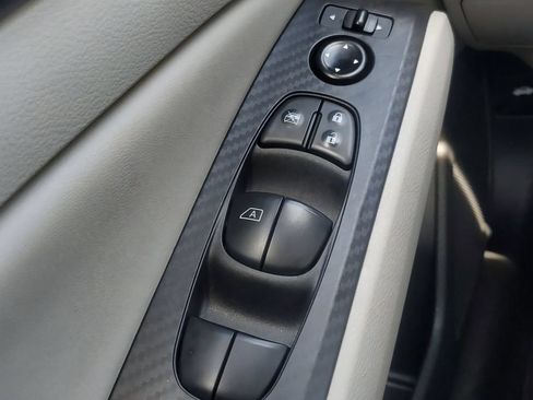 Used 2025 Nissan Altima 2.5 SV FWD image 19