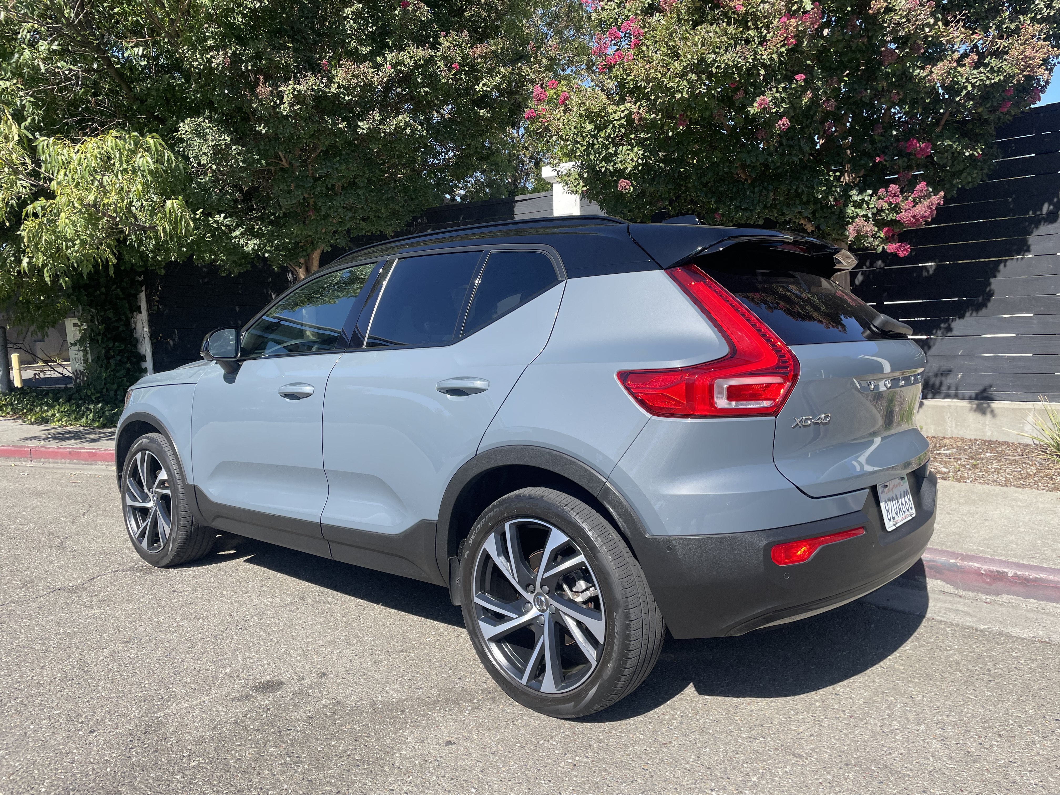 Used 2022 Volvo XC40 T5 R-Design w/ Advanced Package AWD/4WD image 4
