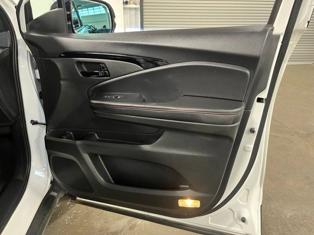 Used 2025 Honda Passport Black Edition image 12