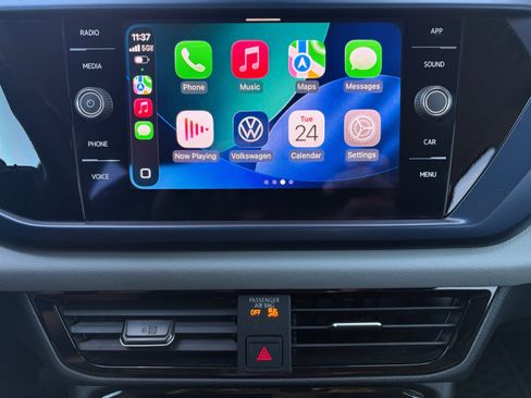 Certified 2023 Volkswagen Taos SE w/ Panoramic Sunroof Package image 14