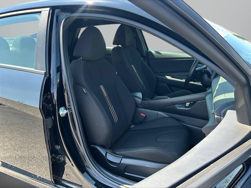 Certified 2025 Hyundai Elantra Sport FWD image 29