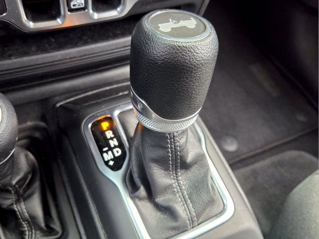 Used 2025 Jeep Wrangler Unlimited Sahara AWD/4WD image 24