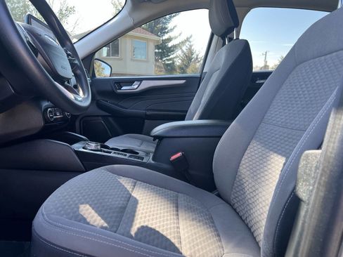 Used 2021 Ford Escape SE image 10