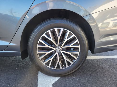 Used 2021 Volkswagen Jetta SE image 9