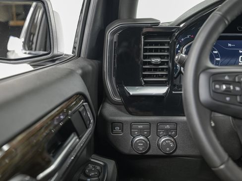Used 2026 GMC Sierra 1500 SLE AWD/4WD image 18