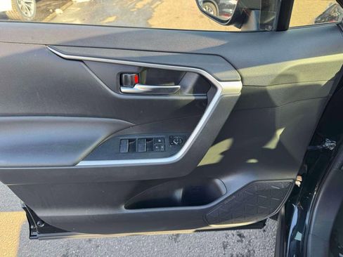 Used 2022 Toyota RAV4 SE image 15