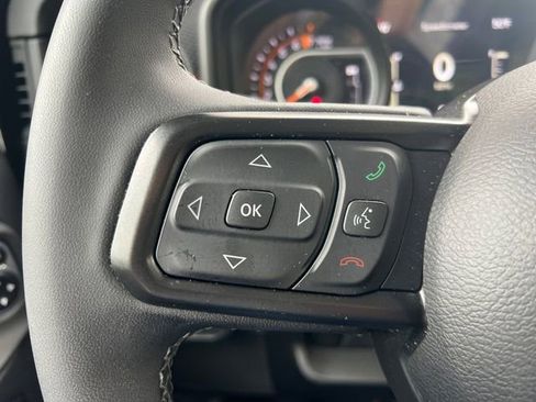 Used 2025 Jeep Gladiator Rubicon w/ Convenience Group AWD/4WD image 24