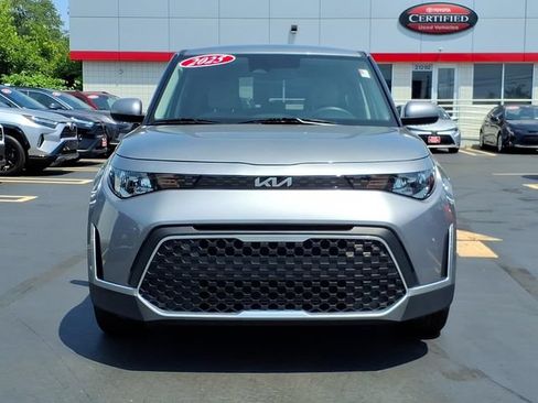 Used 2025 Kia Soul LX w/ LX Technology Package FWD image 2