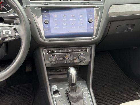 Used 2020 Volkswagen Tiguan S image 31