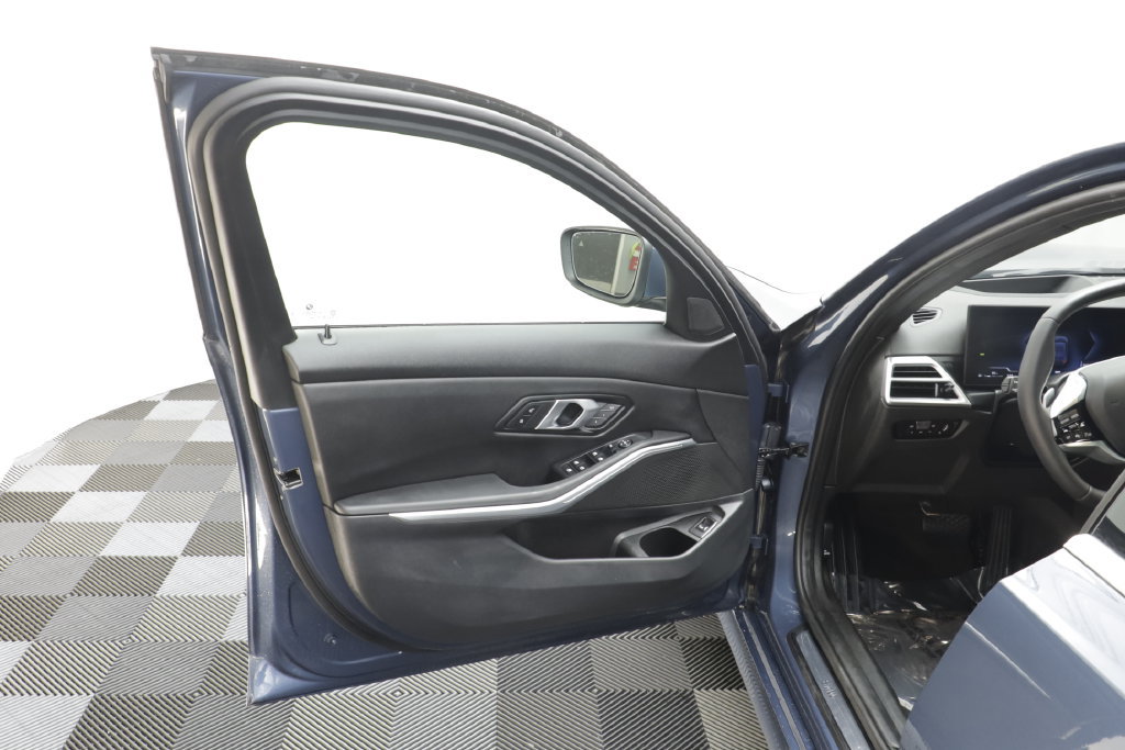 Used 2025 BMW 330i xDrive Sedan AWD/4WD image 5