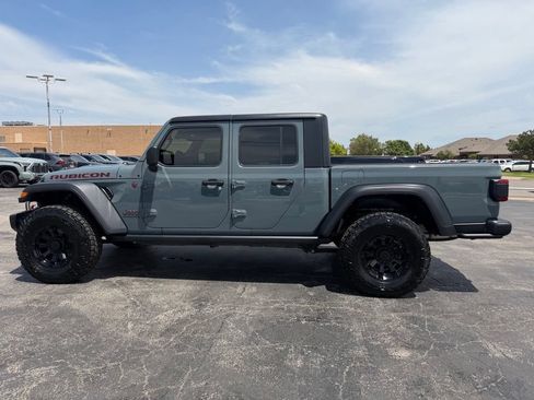 Used 2024 Jeep Gladiator Rubicon w/ Technology Group AWD/4WD image 12