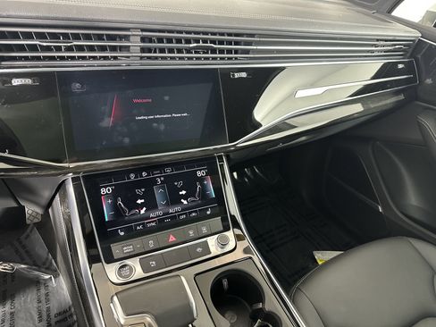 Certified 2025 Audi Q7 2.0T Premium Plus image 4