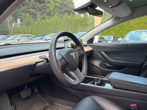 Used 2019 Tesla Model 3 Standard Range Plus RWD image 3
