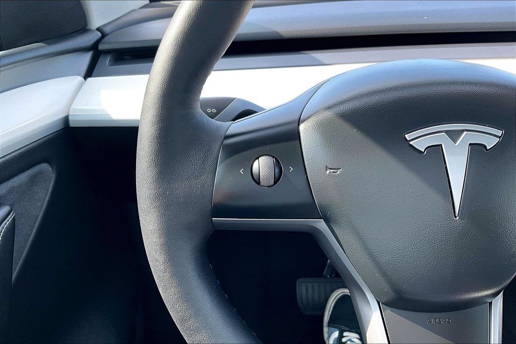 Used 2024 Tesla Model Y Long Range AWD/4WD image 11